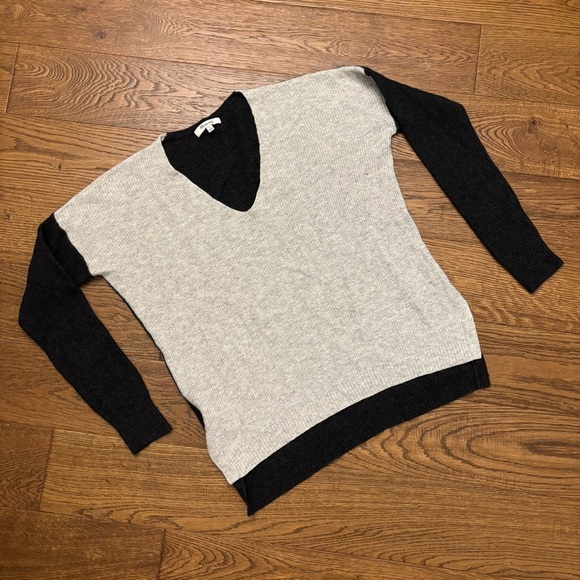 Madewell Warm Light V Neck Sweater - Picture 4 of 9